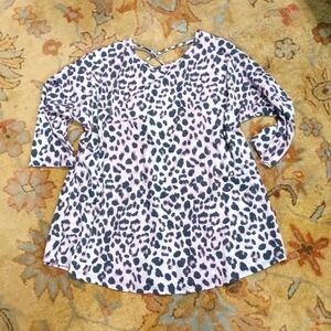 🙋Now n Forever leopard design cotton blend shirt. S XL Excellent condition